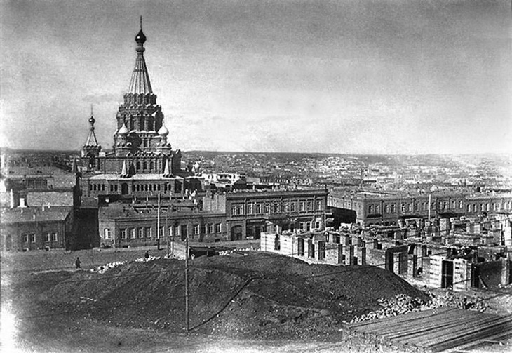 Вид на строительство собора с Николаевской улицы города Баку