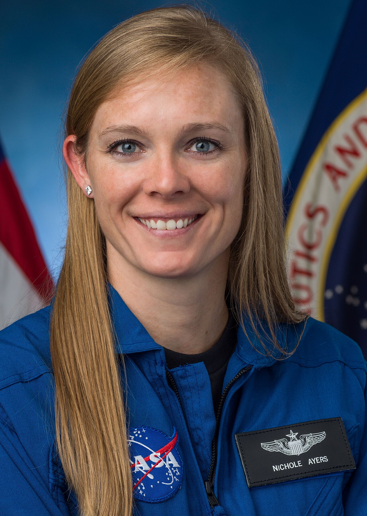 Файл:Nichole Ayers portrait (cropped) 2.jpg