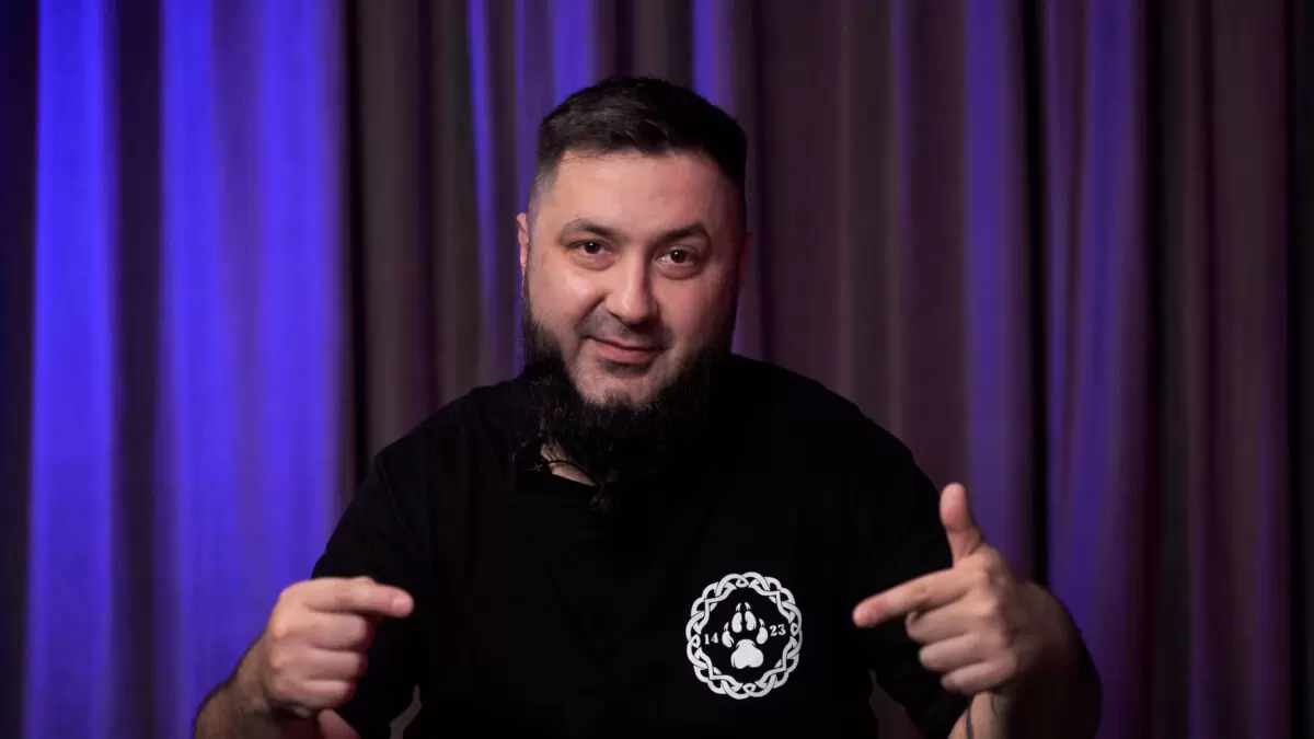 Аким Апачев стоп-кадр.png