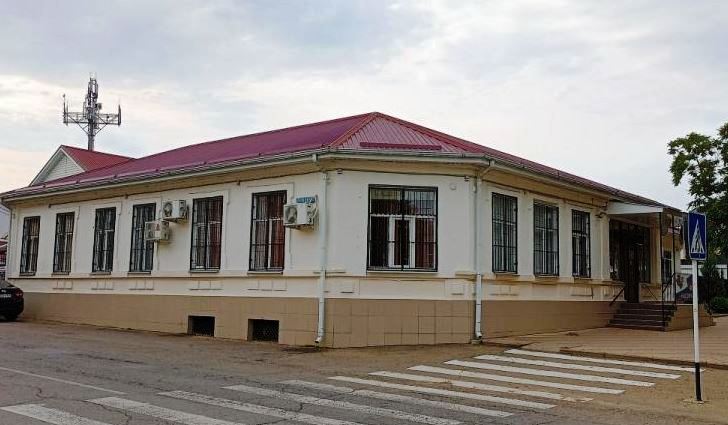 Файл:Кореновск Здание музея.jpg
