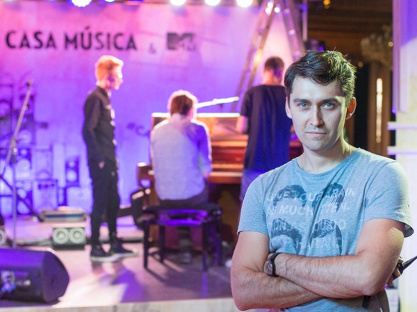Artem)Nuxhin.jpg