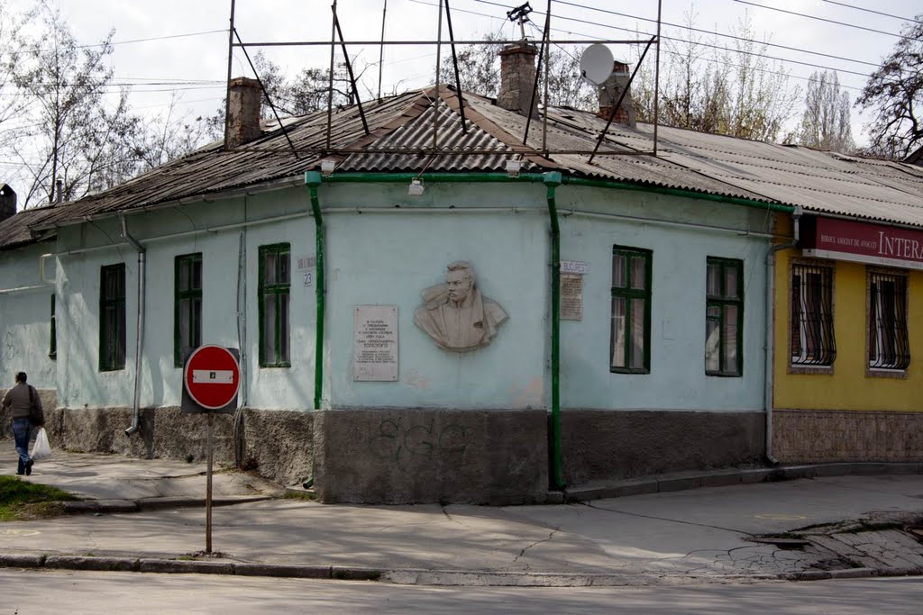 Перекрёсток улиц Букурешть и Льва Толстого