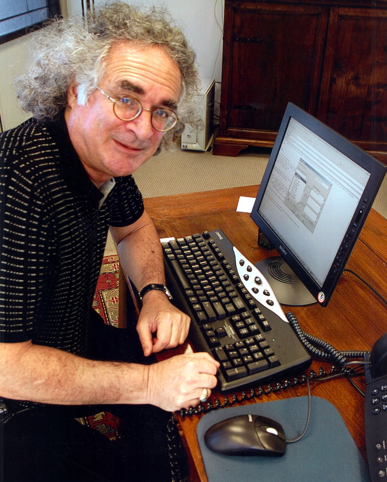 Файл:Avram-at-computer.jpg