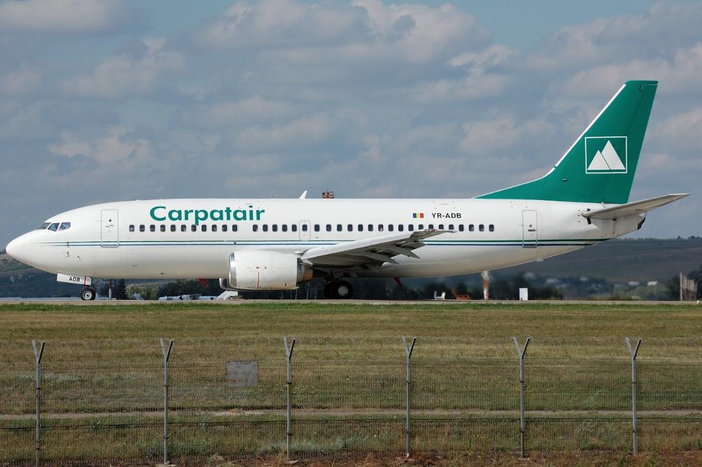 YR-ADB-Carpatair-Boeing-737-300.jpg