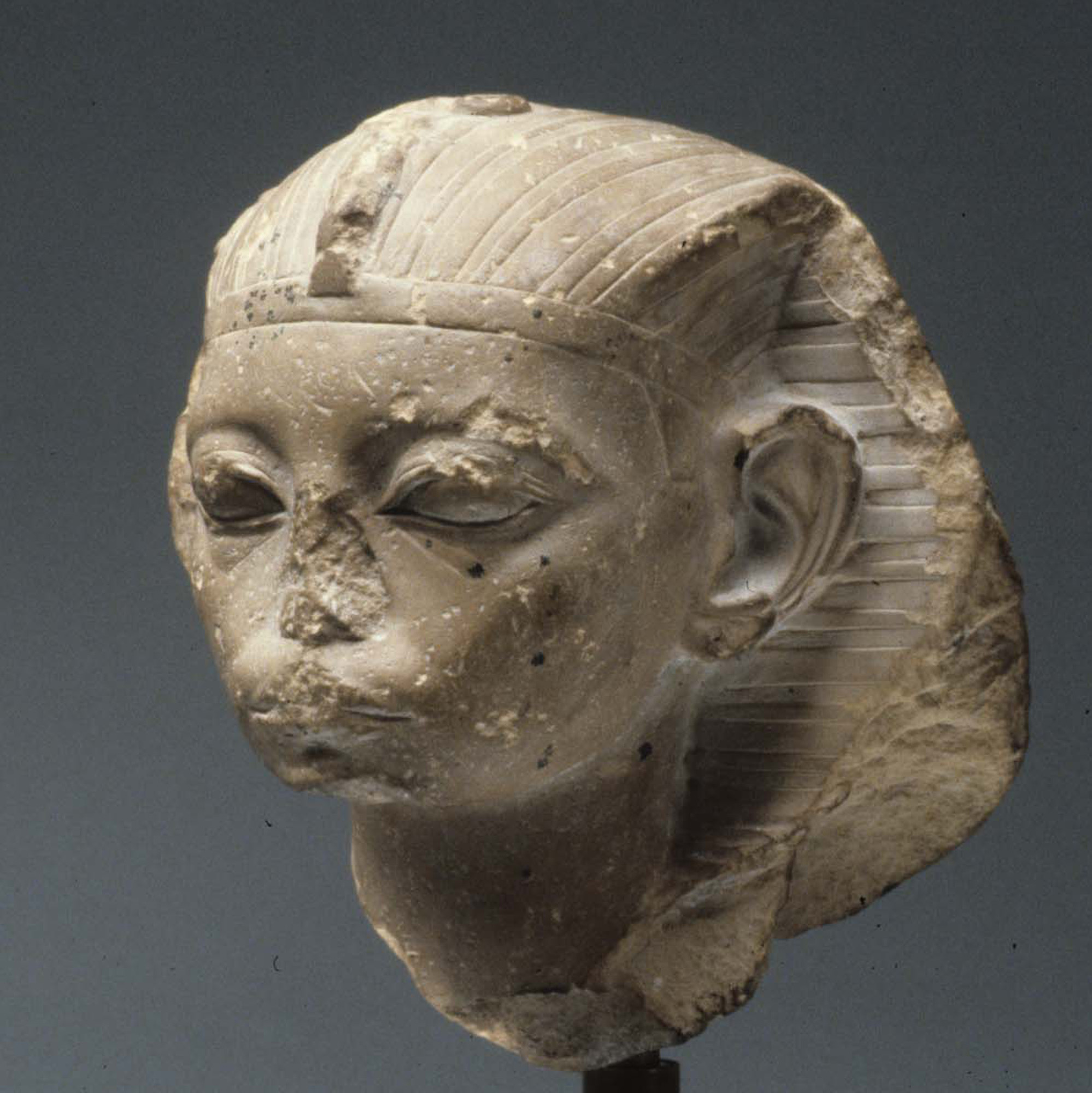 Head of a King, possibly Amememhat IV MET 08.200.2 05.jpg