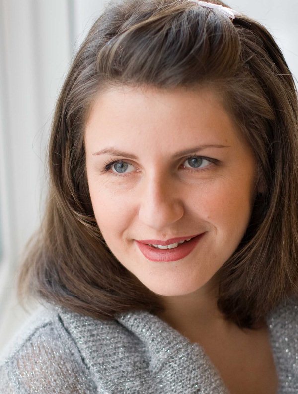 Edina Umerova.jpg