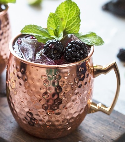 Файл:Московский мул с ежевикой (коктейль).jpg