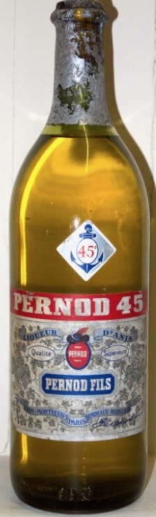 с PERNOD в красном кружке, сверху PERNOD 45, Lion Montreuil s/b