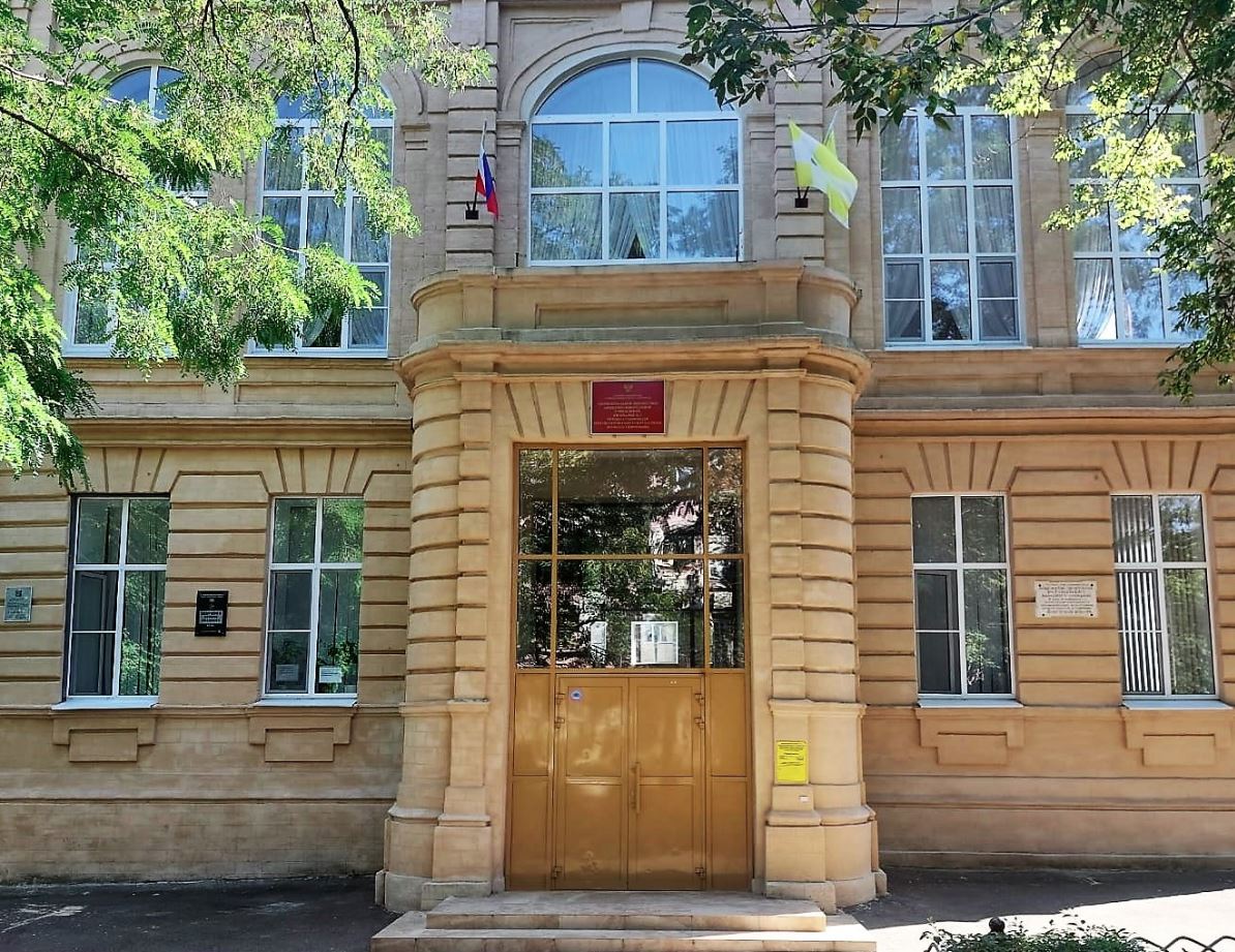 Файл:Гимназия 3 Ставрополь Фотография.jpg