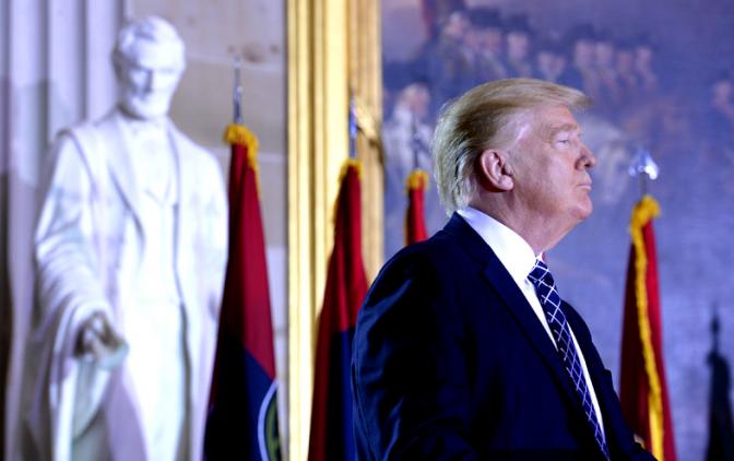 Дональд Трамп в профиль