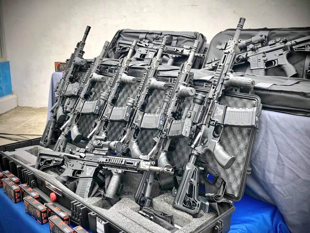ВинFusiles policia ecuador.jpeg