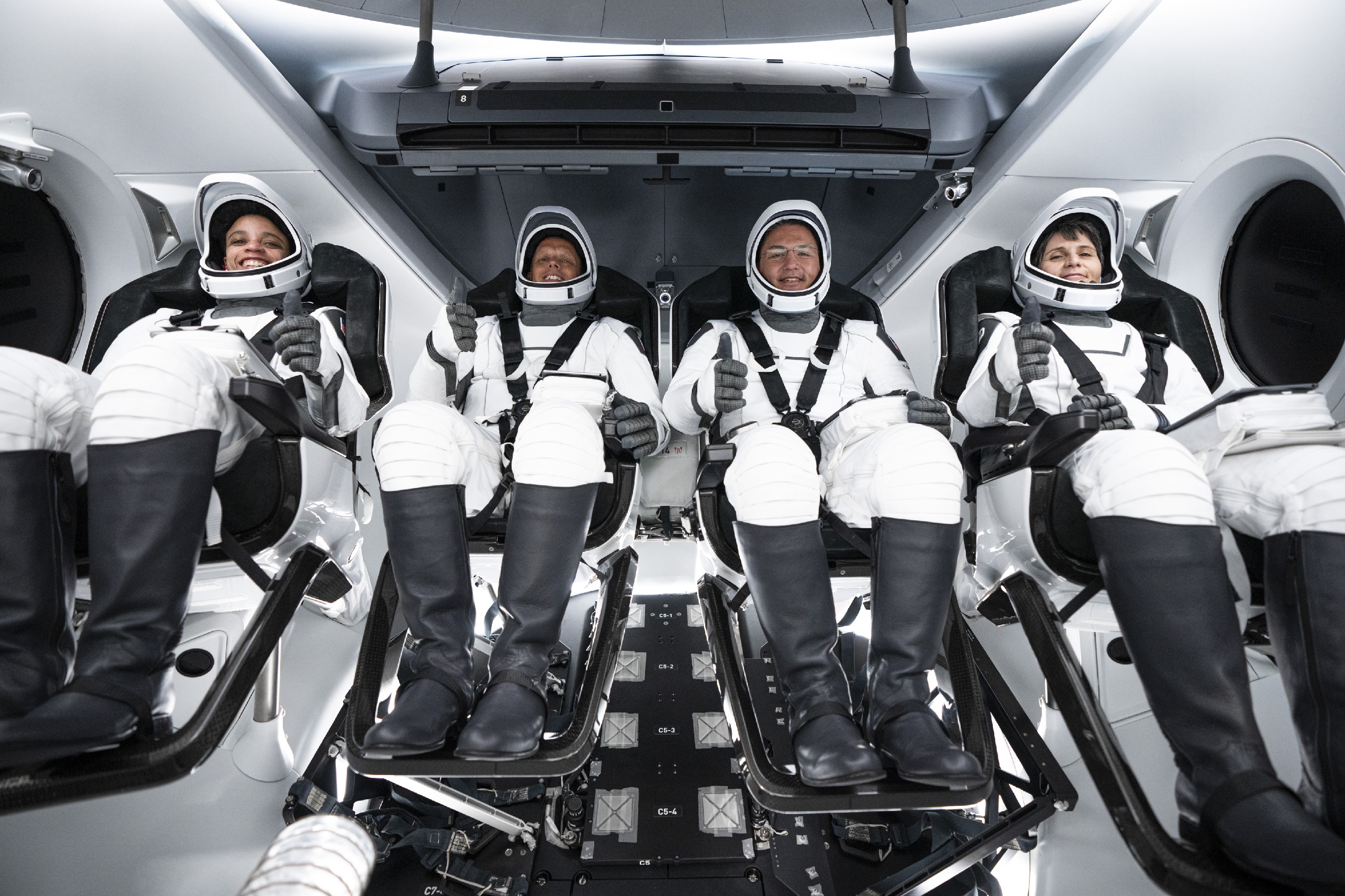 Экипаж SpaceX Crew-4 в корабле «Фридом»