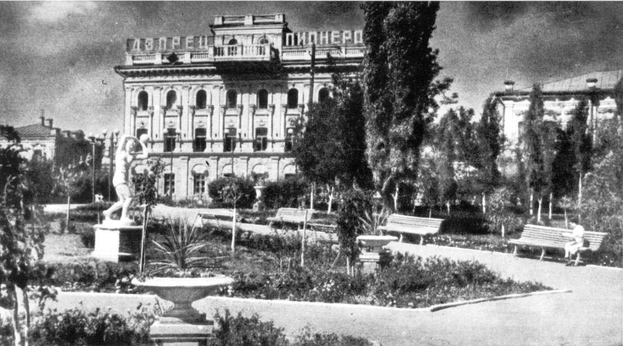 Дворец пионеров Сталинград.jpg