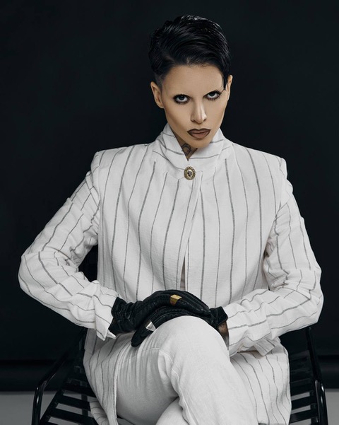 Suzanna Bars.jpg