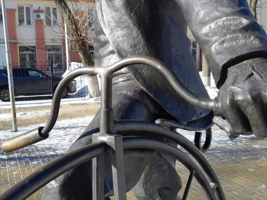 Памятник Столлю Воронеж 6.jpg