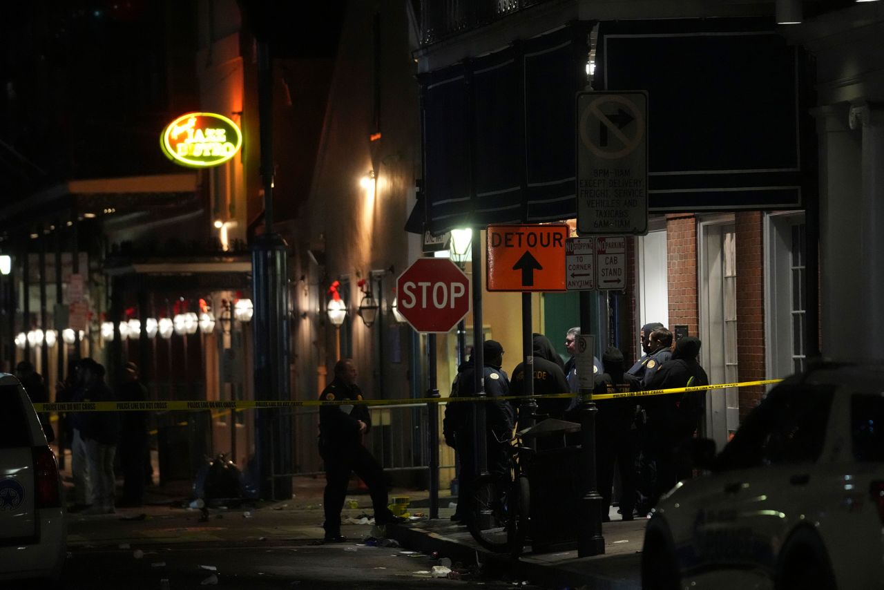 Файл:Police work the scene after a vehicle drove into a crowd on New Orleans' Bourbon Street.jpg