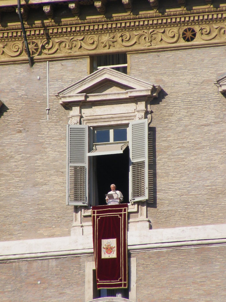 Pope Benedict XVI tserkov.jpg
