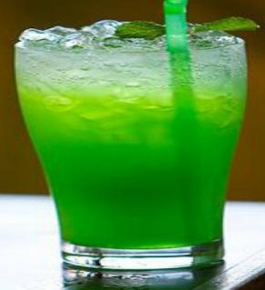 Зелёный Русский (коктейль) 4.jpg