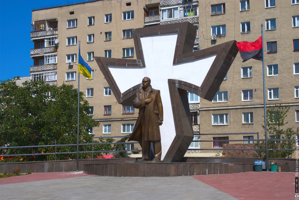 Памятник Степану Бандере
