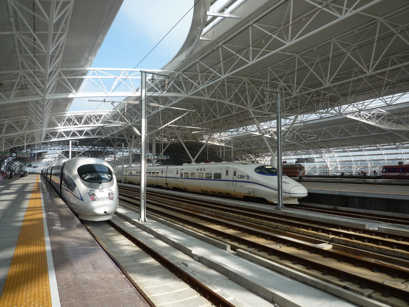 Kunshan South Railway Station Platform 1.jpg