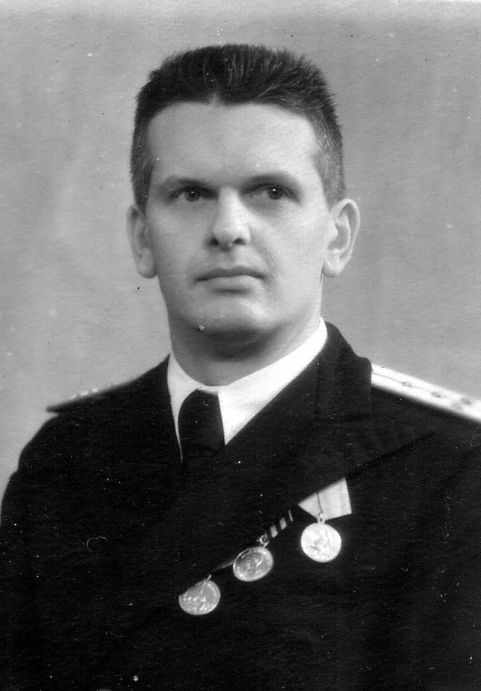 B z navy.jpg