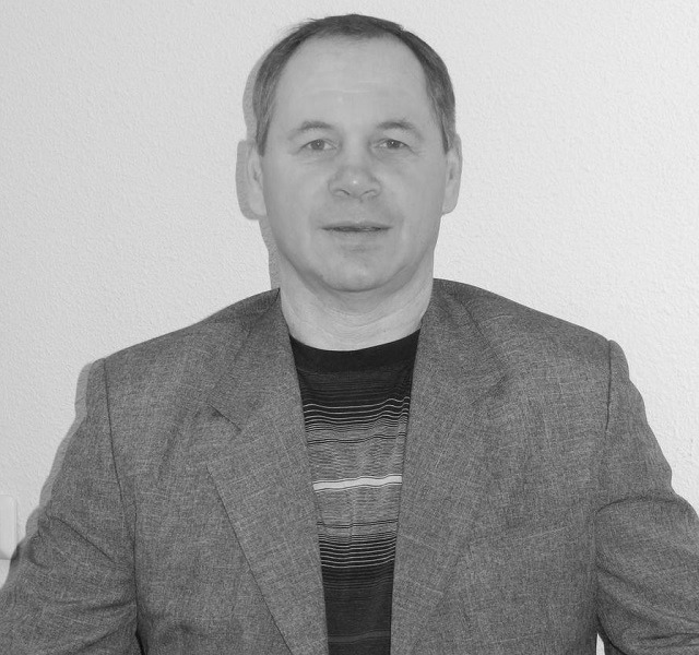 Imgonline-com-ua-Black-White-Z4nXkDkGFkaMl4xW.jpg