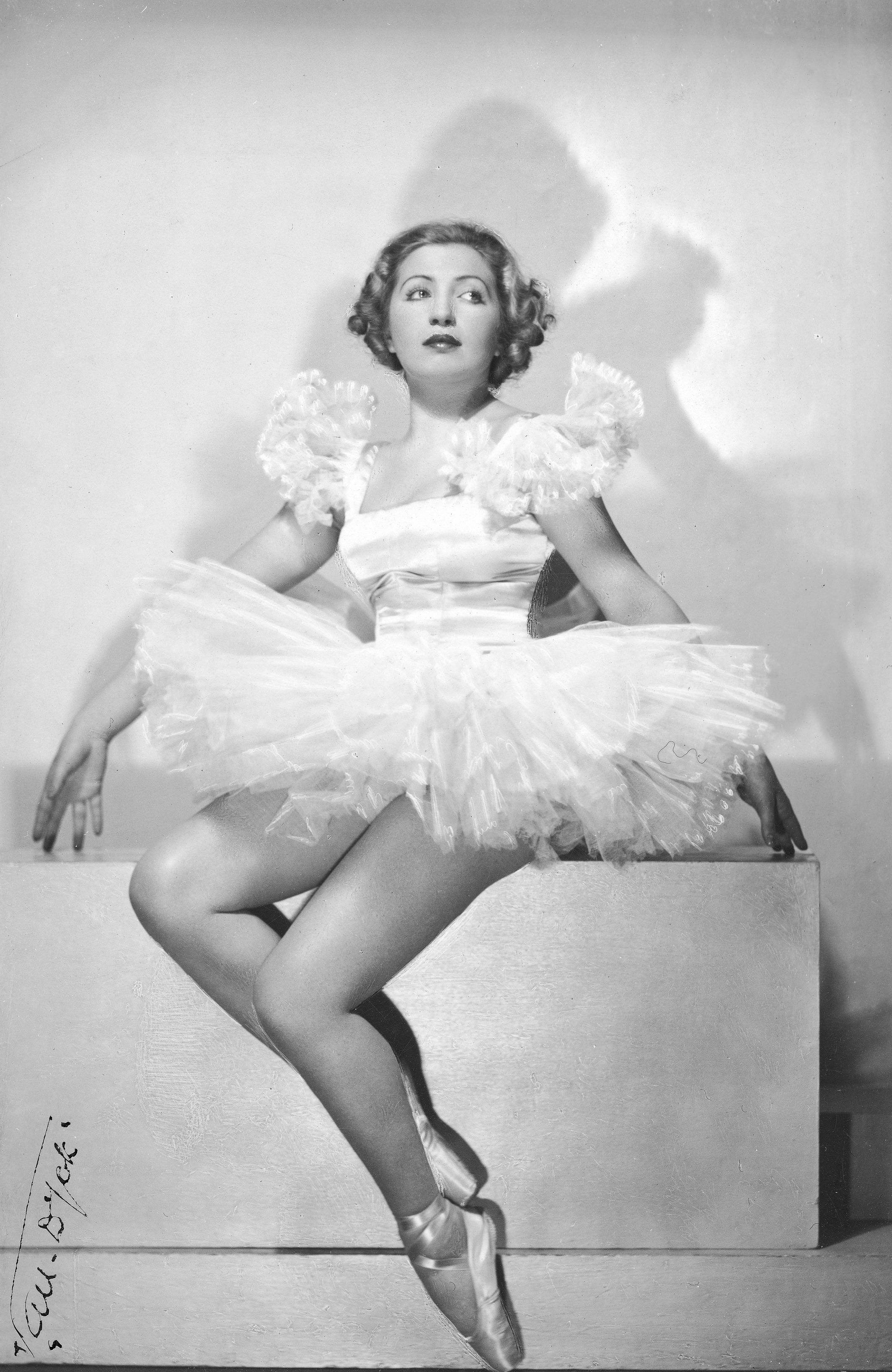 Franciszka-Mann-as-a-ballerina-e15066887094021.jpg