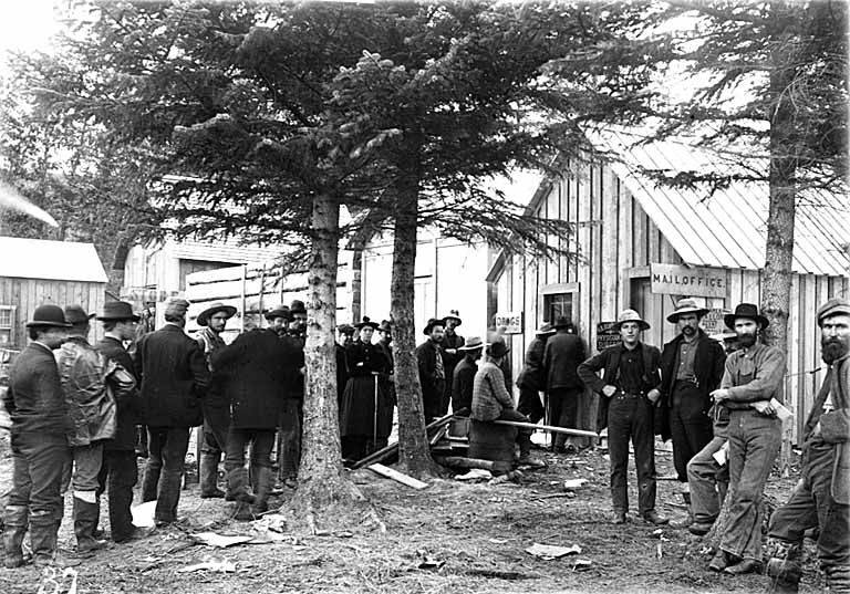 People lined up outside the post office in Dyea, waiting to pick up mail, ca 1898 (WARNER 417).jpeg