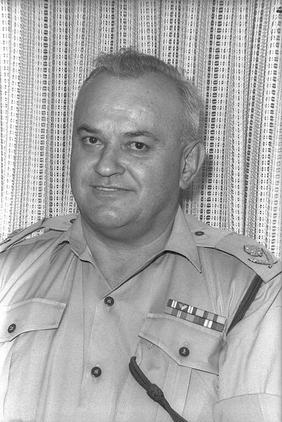 Shimon eshed.jpg