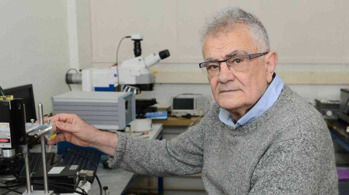 Prof.Meir-Lahav.jpg