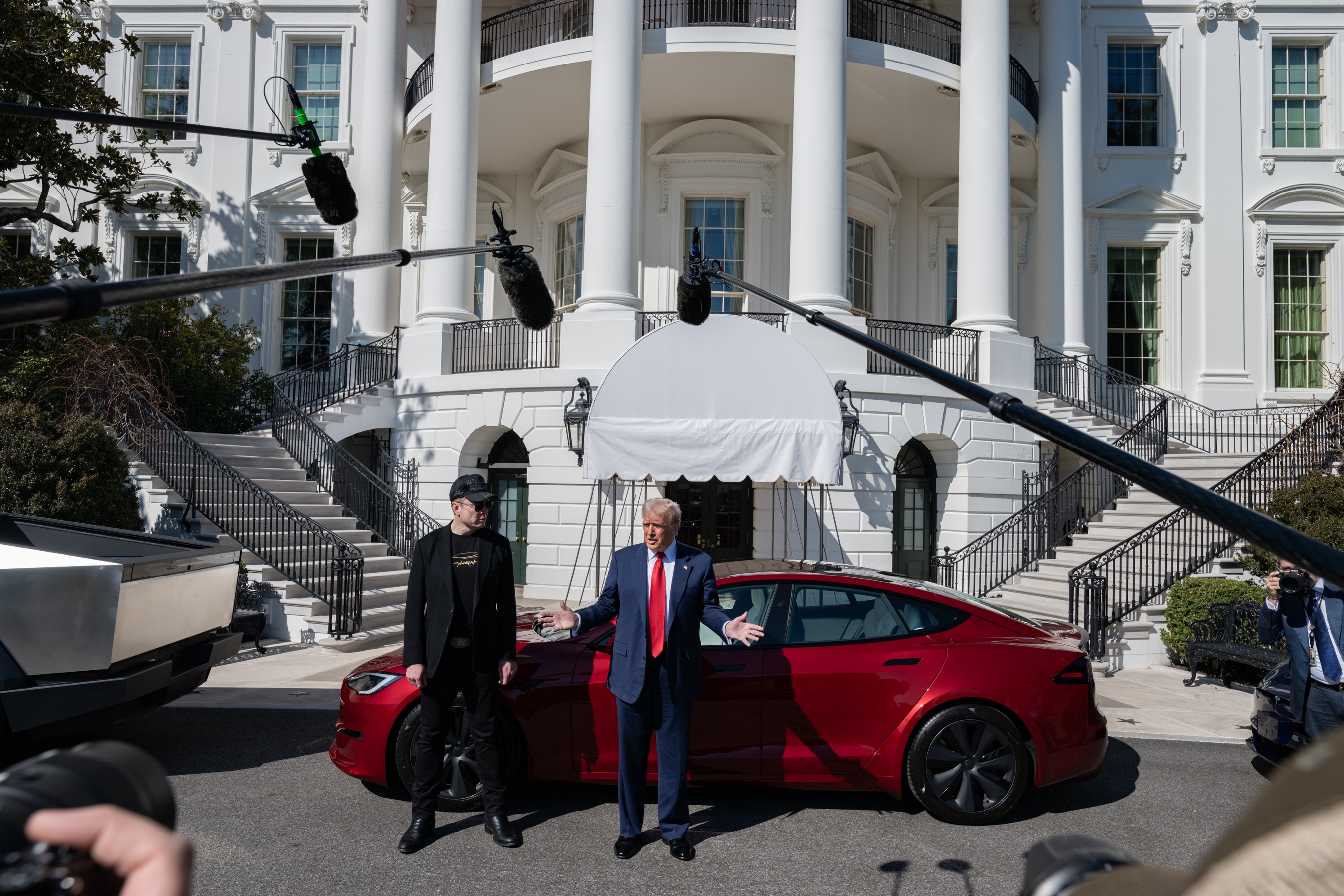 Трамп купил Теслу.jpg