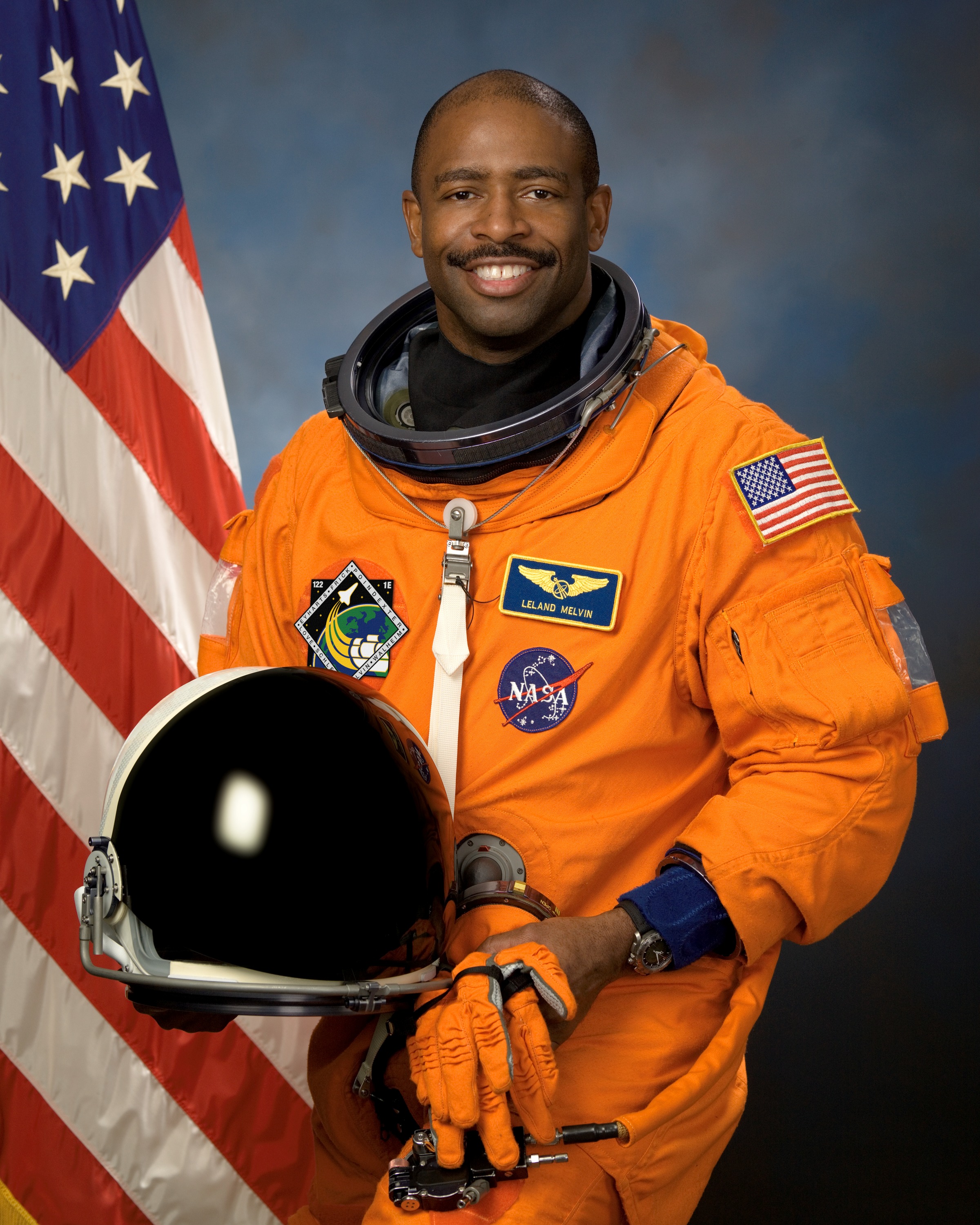 Leland Melvin (JSC2007-E-36047).jpg