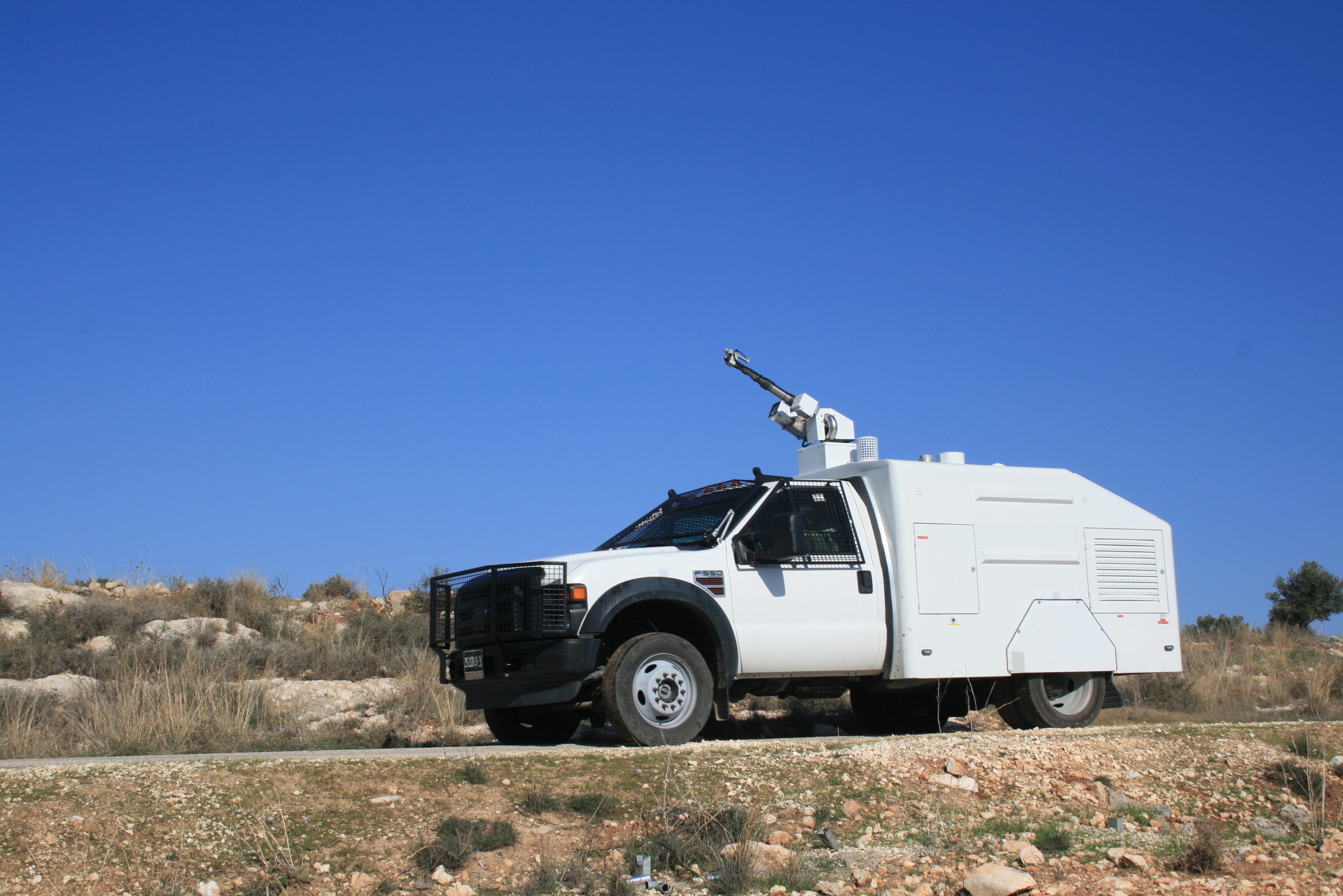 מכלית בואש בבילעין, דצמבר 2011.jpg