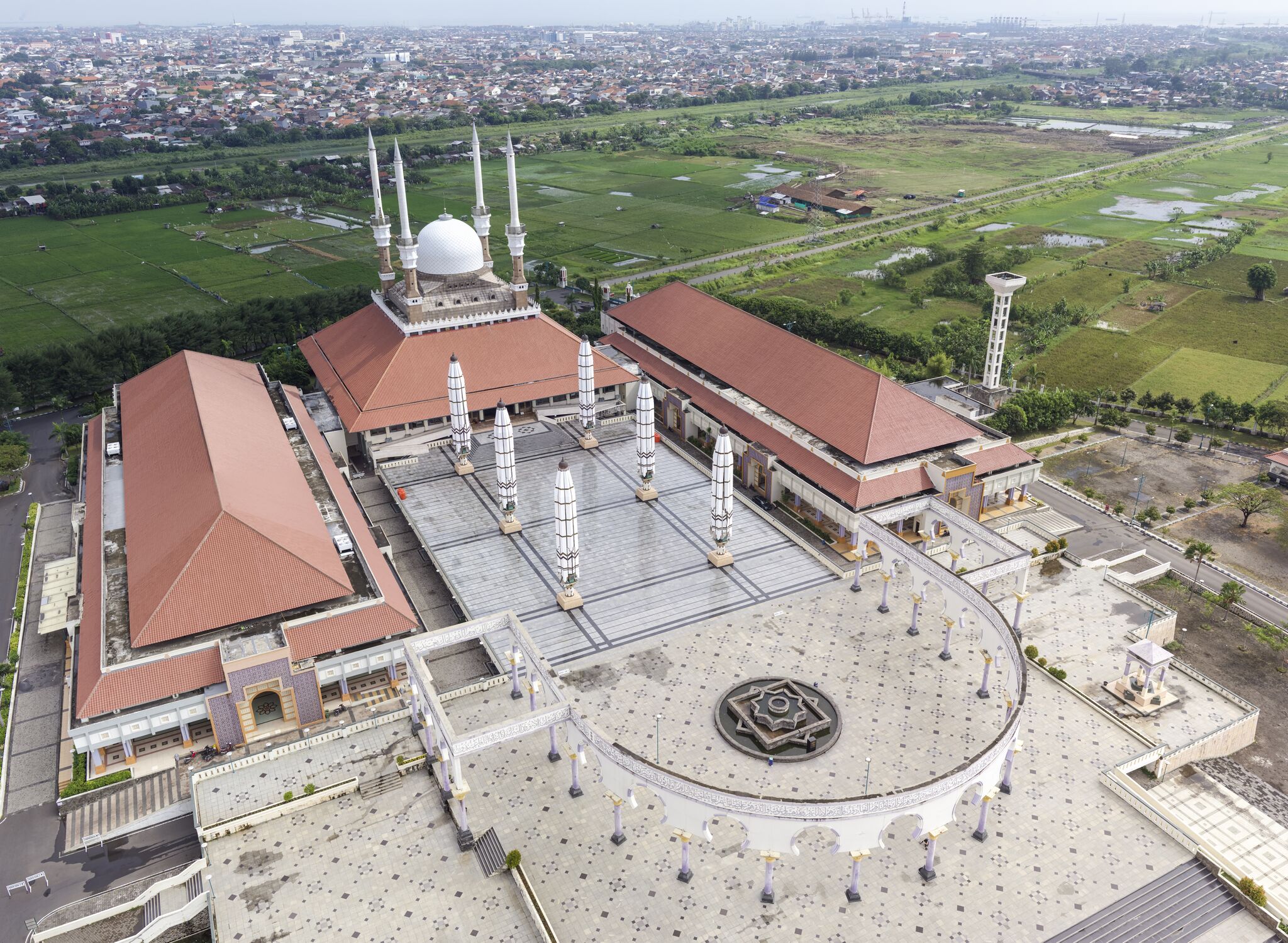 Great Mosque of Central Java, completed in 2006, shows an eclectic mixture of Javanese, European, and Middle Eastern architectural traditions.[7]