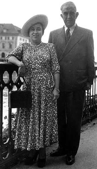 Файл:K.A. Hamied and Luba Derczanska.jpg