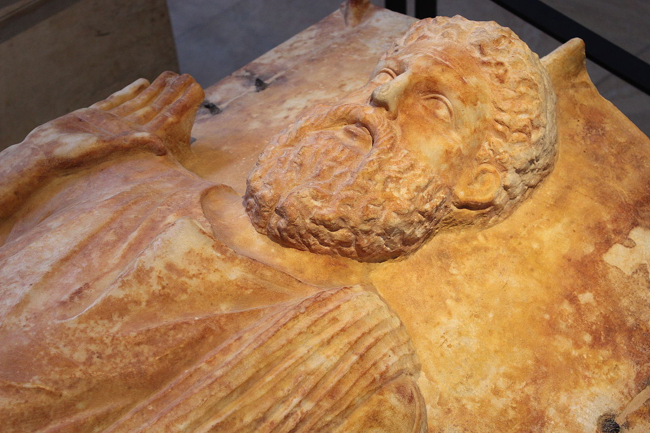 Prêtre Carthage Louvre détail 2.JPG