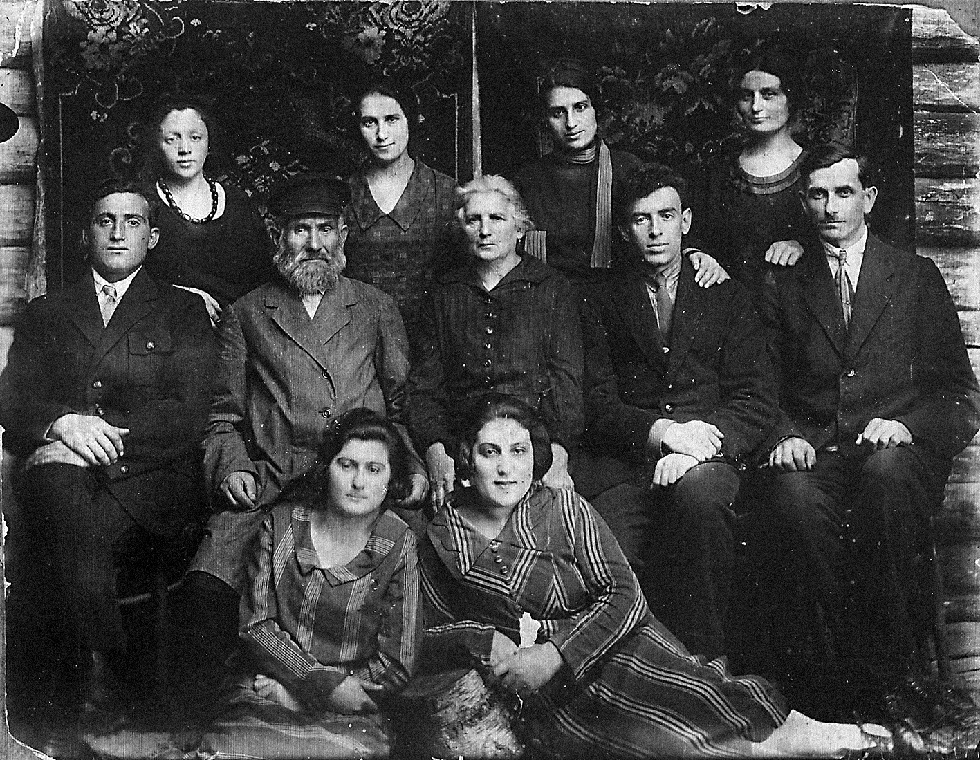 13-vospominaniya-o-yanovichskikh-semyakh-1.jpg