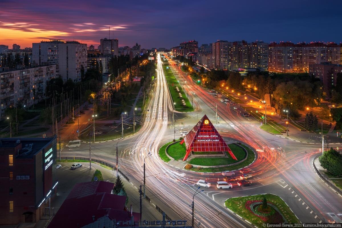 Московский проспект, Пирамида и Памятник Славы