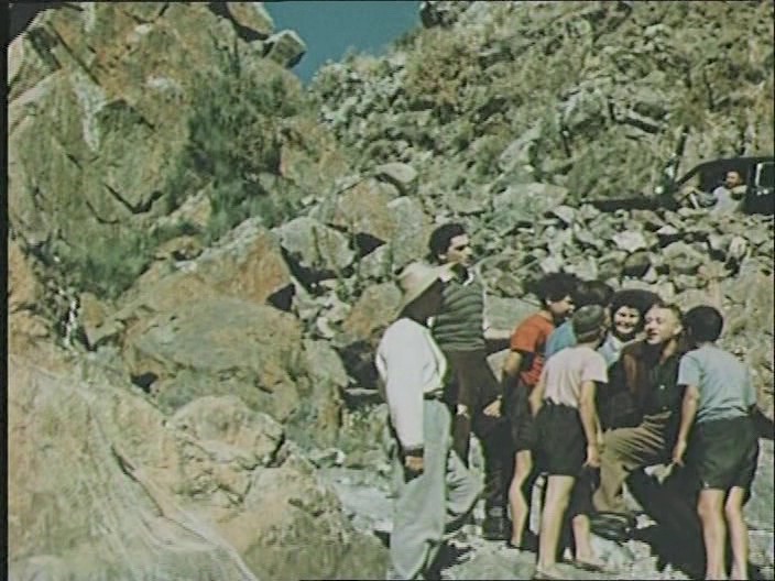 03. Встреча с геологами, ищущими в горах воду, и выслушивание научного объяснения легенды.