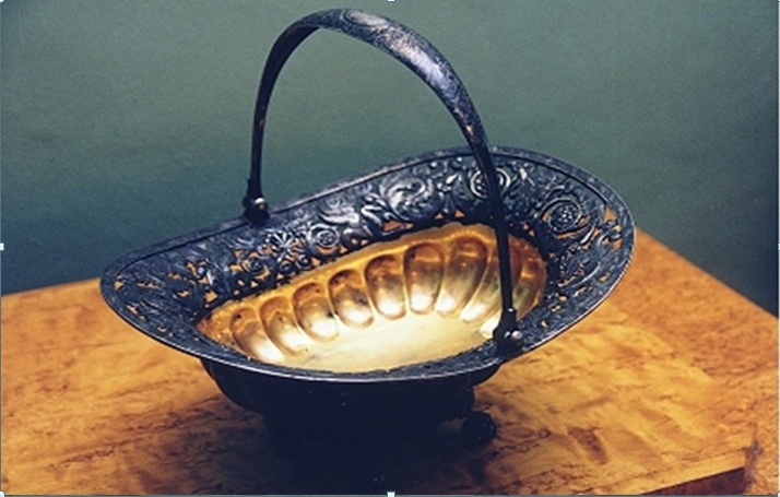 Ваза-сухарница из дома Карамзиных. 1832 год.