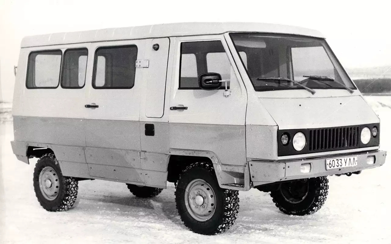 УАЗ-3972 предсерийный.jpg