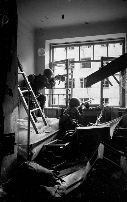 Советские автоматчики июль 1942 Воронеж.1.jpg