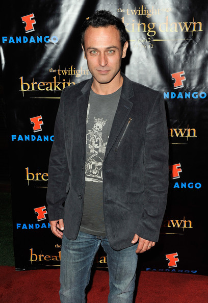 Guri+Weinberg+Twilight+Saga+Breaking+Dawn+VR7yFmp uBzl.jpg