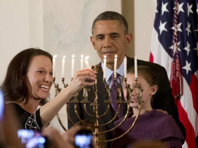 Obama-menorah-Associated-Press-640x480.jpg
