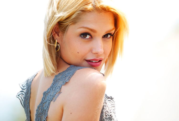 Thais Fersoza.jpg