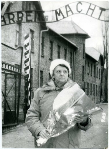 Лариса Симонова.jpg