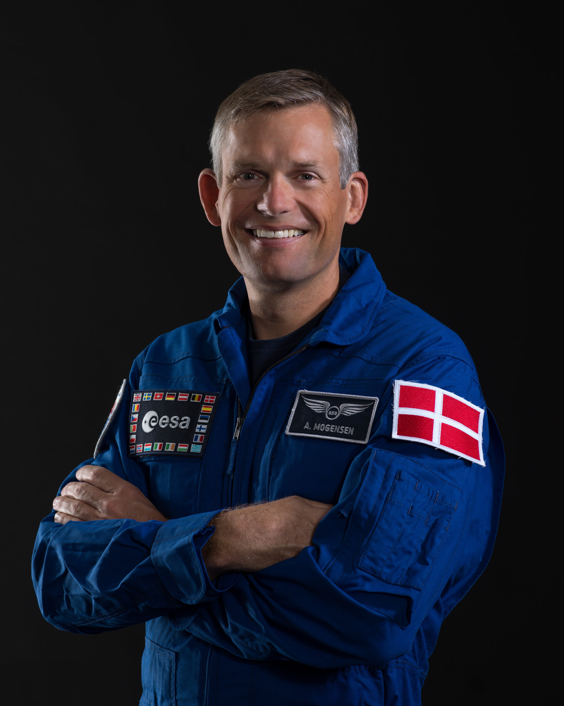 Файл:Andreas Mogensen official portrait.jpg