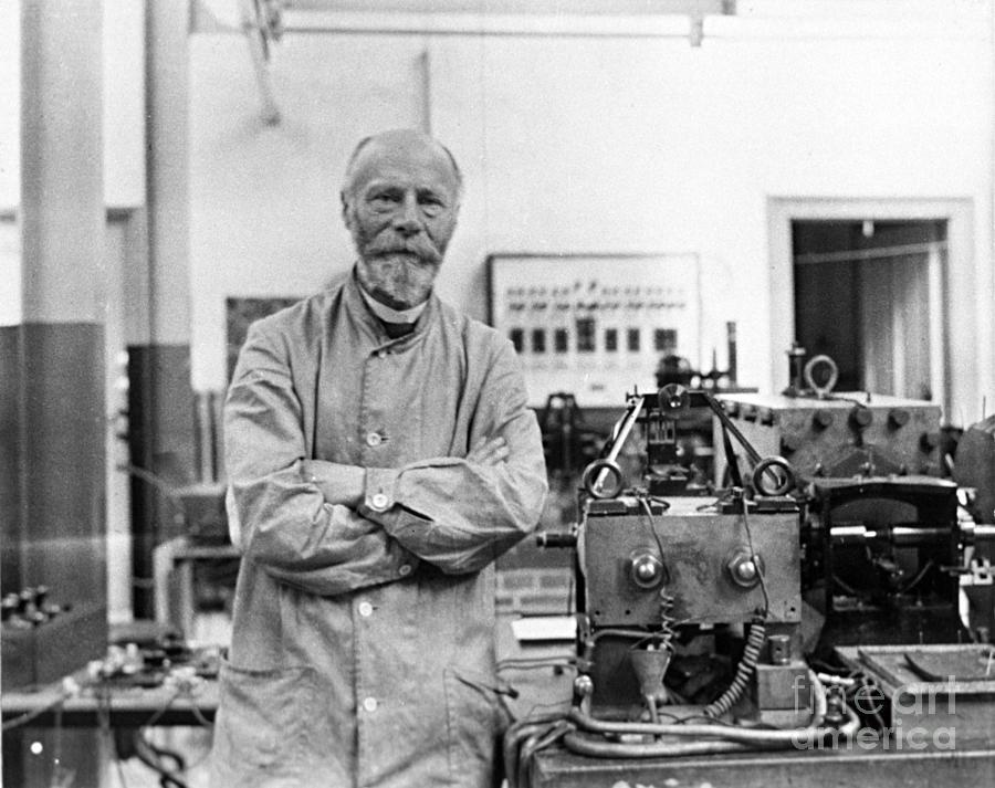 Willem-einthoven-dutch-physiologist-science-source.jpg