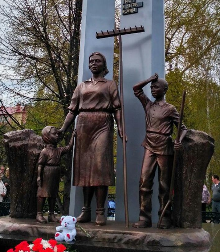 Файл:Pamyatnik_Alekseevka.jpg