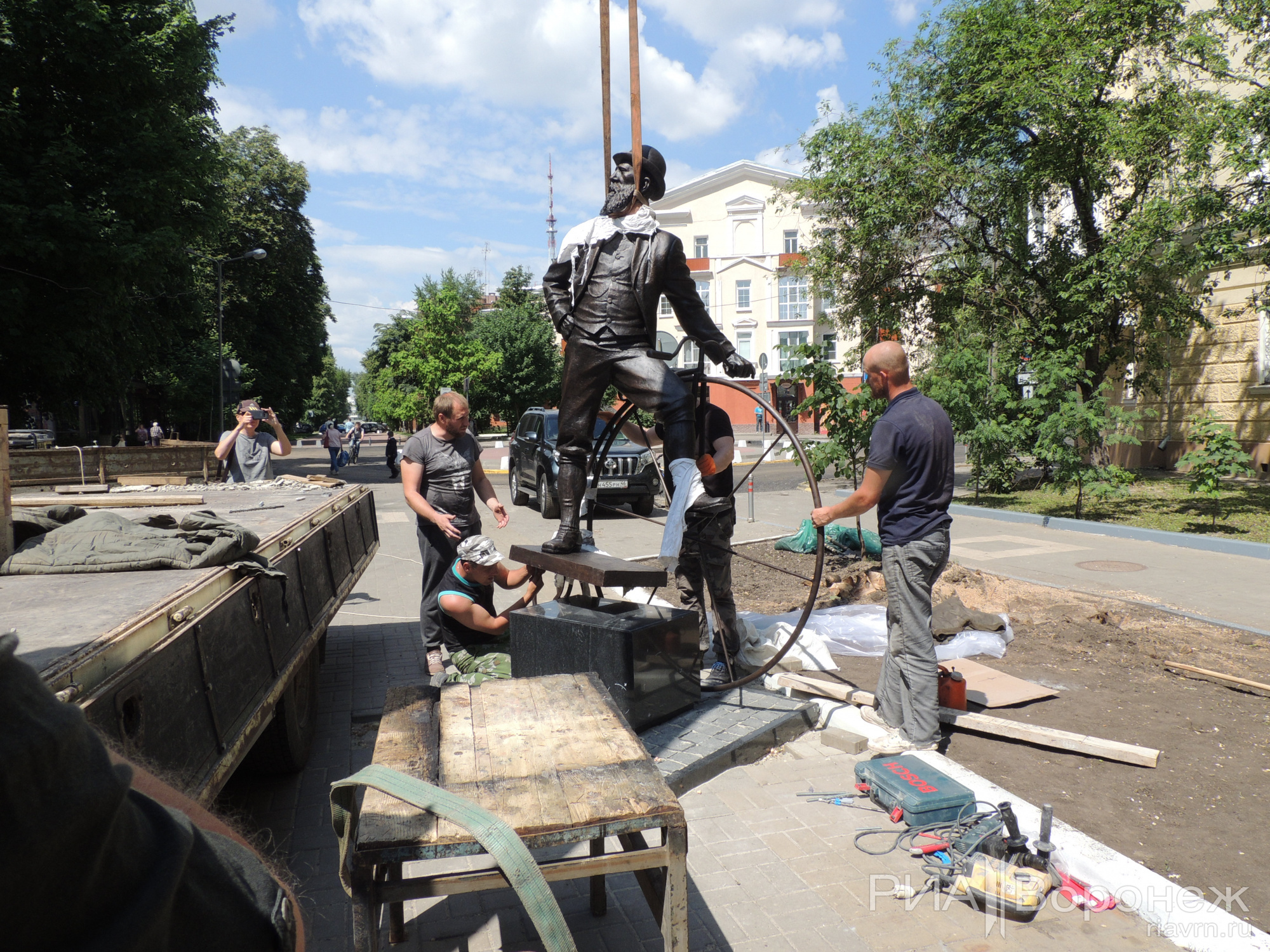 Установка Памятника Столлю Воронеж 3.jpg